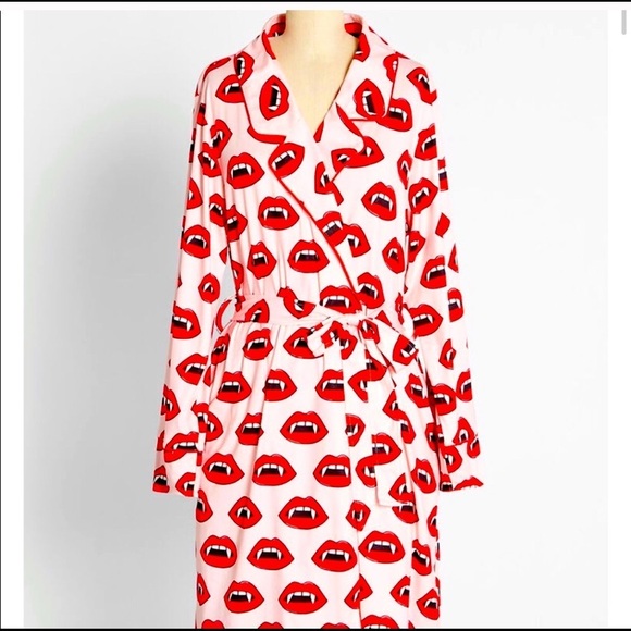 NWT **RARE**  Bite Me, Baby Modcloth Vampire Robe Medium - Picture 1 of 5